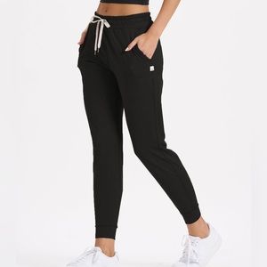 Vuori Performance Jogger Women's DreamKnit Joggers  black L NWT